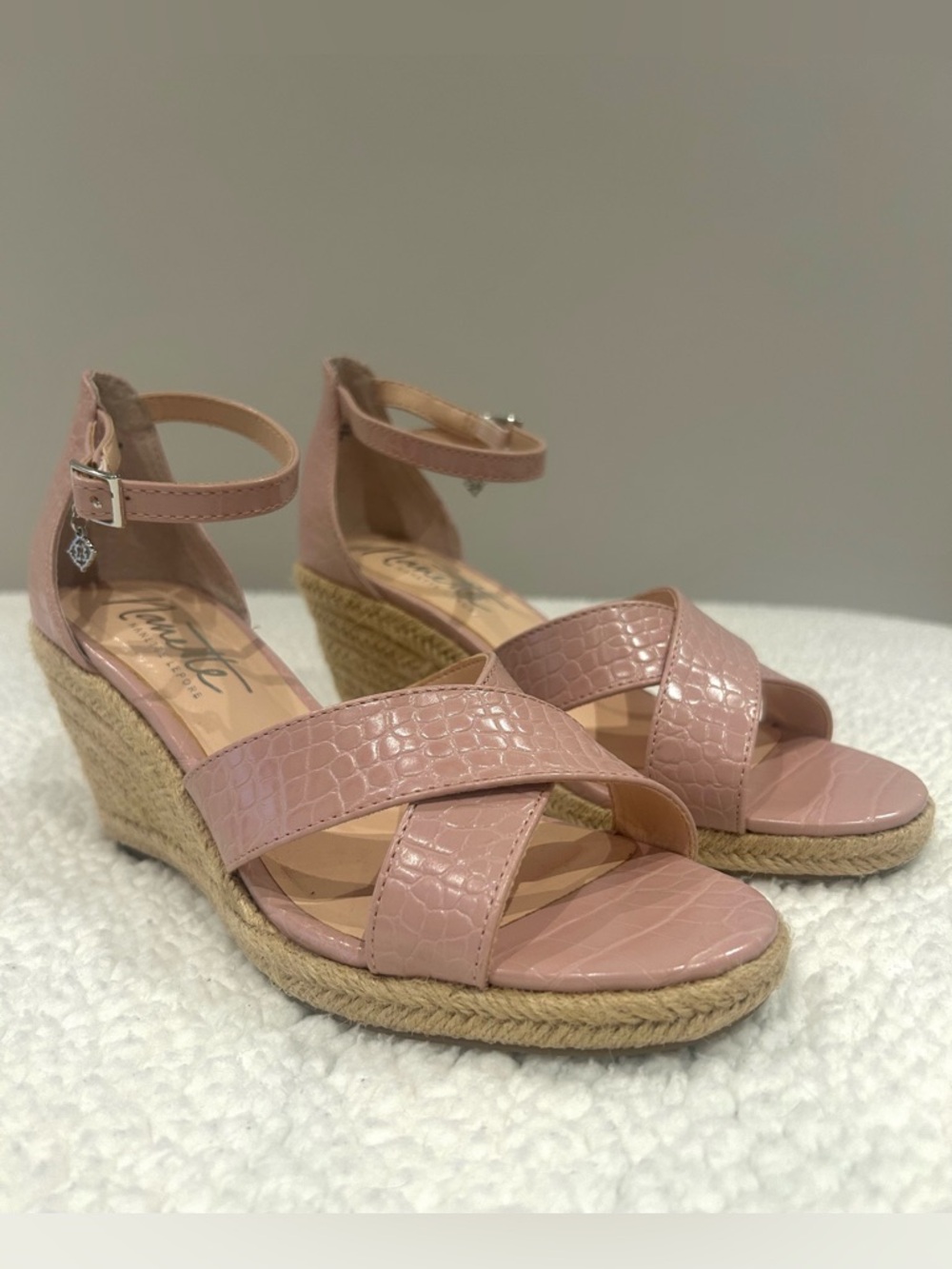 Nanette Lepore Open Toe Wedge Sandals Khaki Pink Croc Embossed Women’s Size 8